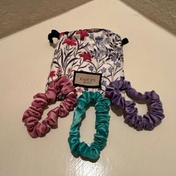 Gucci Beauty Satin Scrunchie Hair Tie Set 3PC And Flora Drawstring Pouch New - Picture 1 of 10